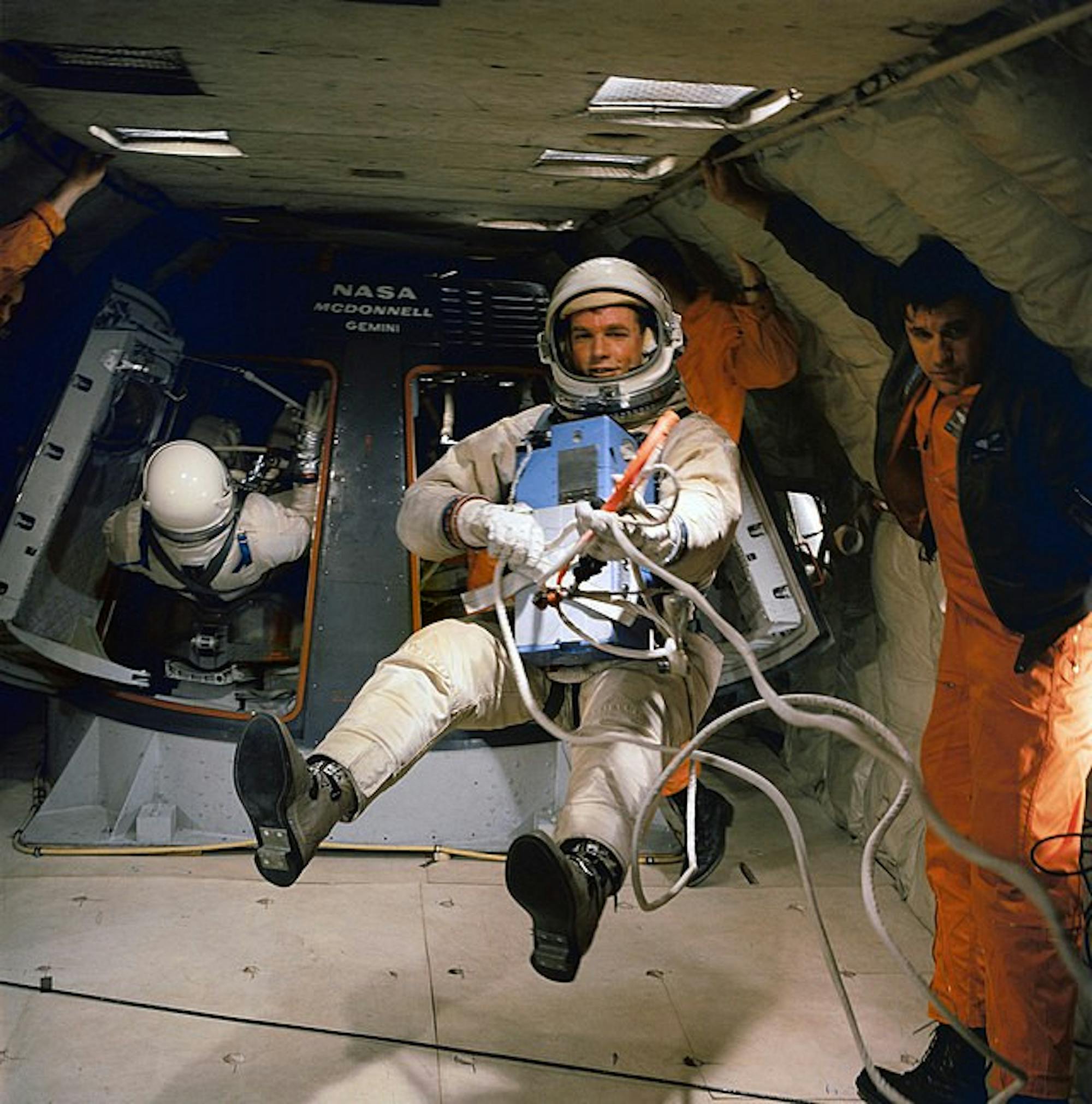 640px-David_Scott_training_in_vomit_comet_S66-21411