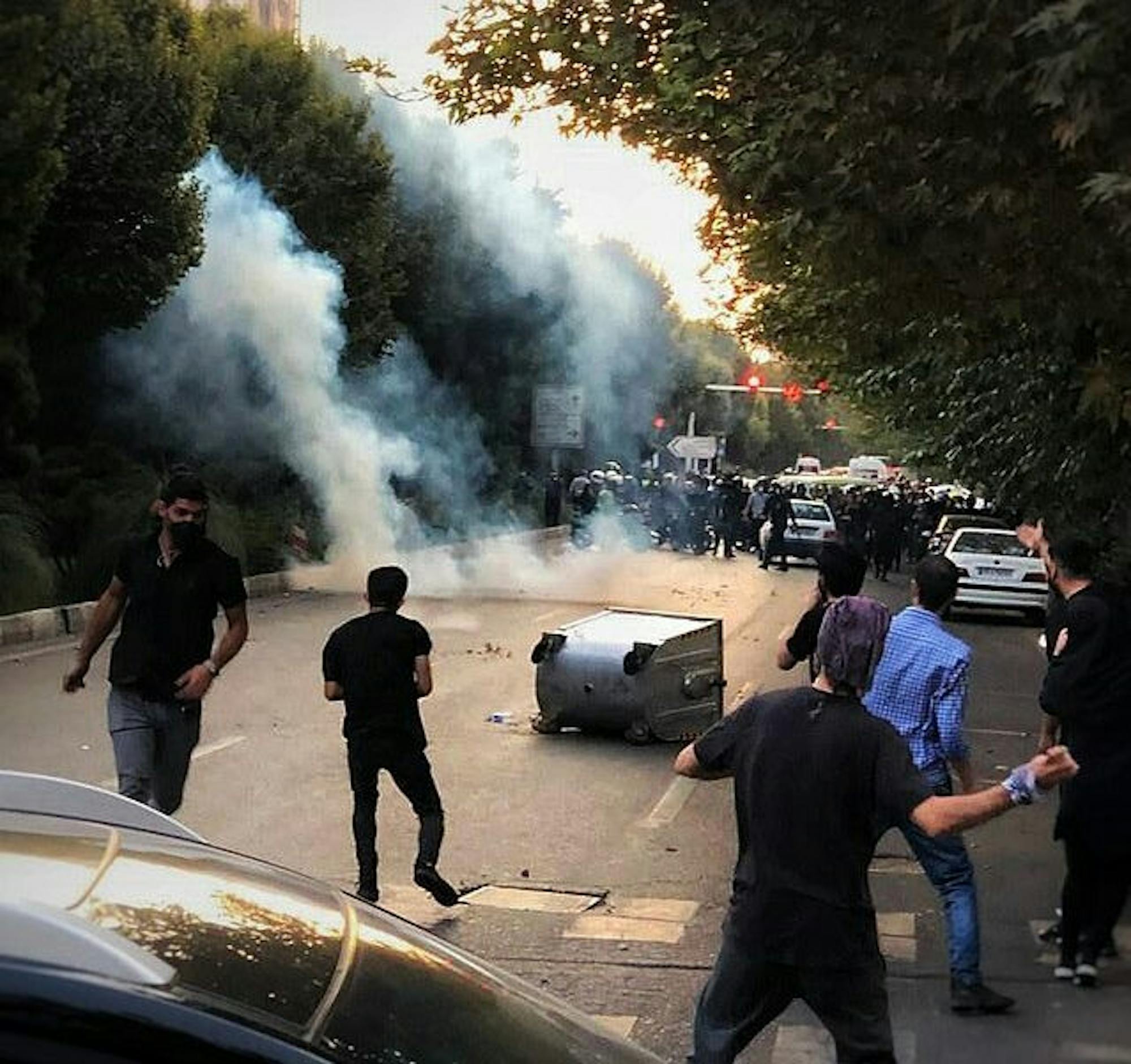 Uprising_in_Tehran_Keshavarz_Boulvard_September_2022_2-e1674696193817