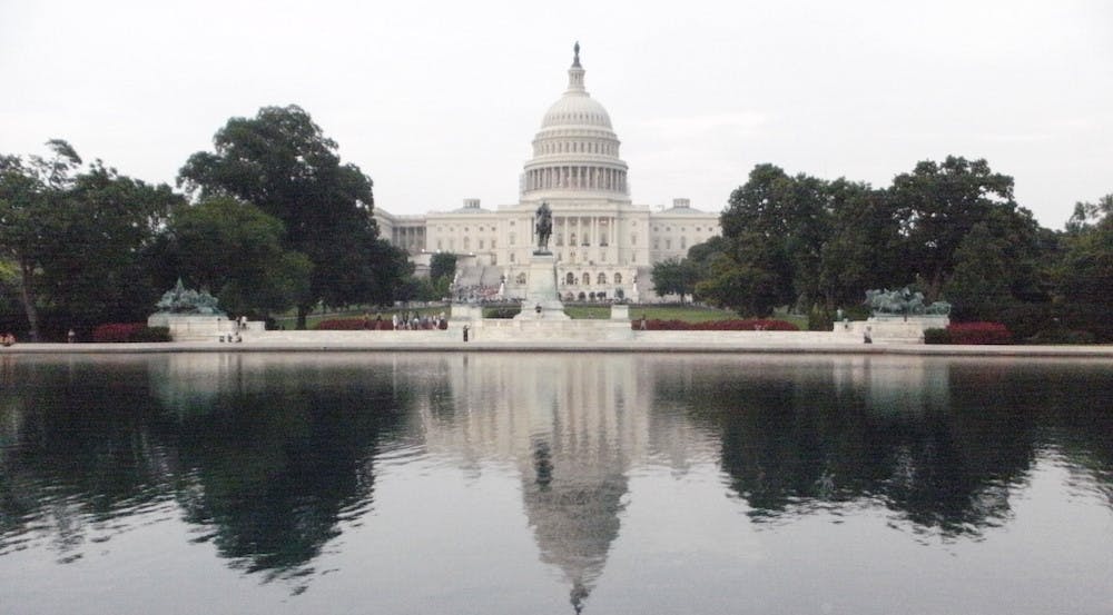 Rear_of_U.S._Congress_on_the_Capitol_reflecting_pool