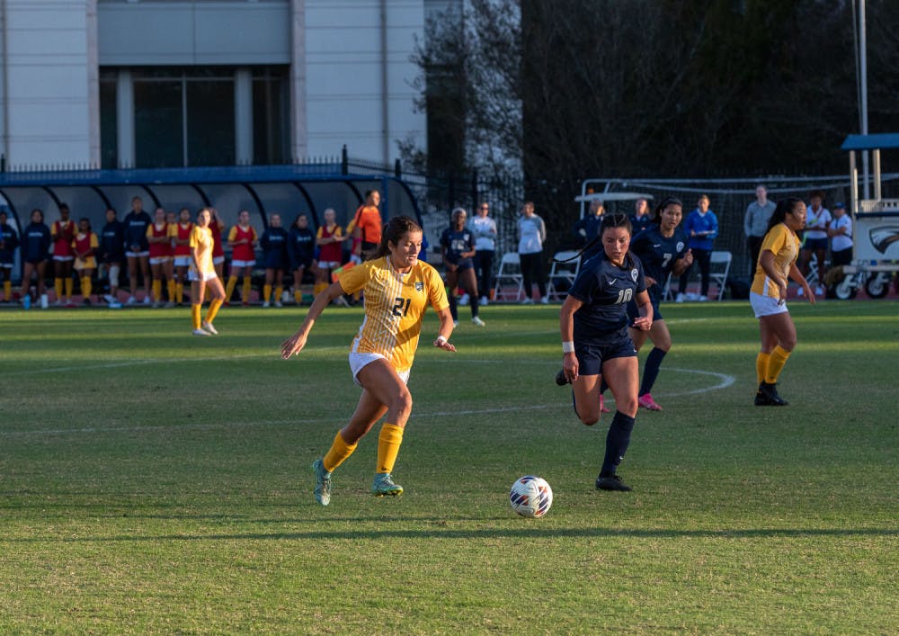 W-Soccer-10-20_Natalie-Sandlow_staff-23-1