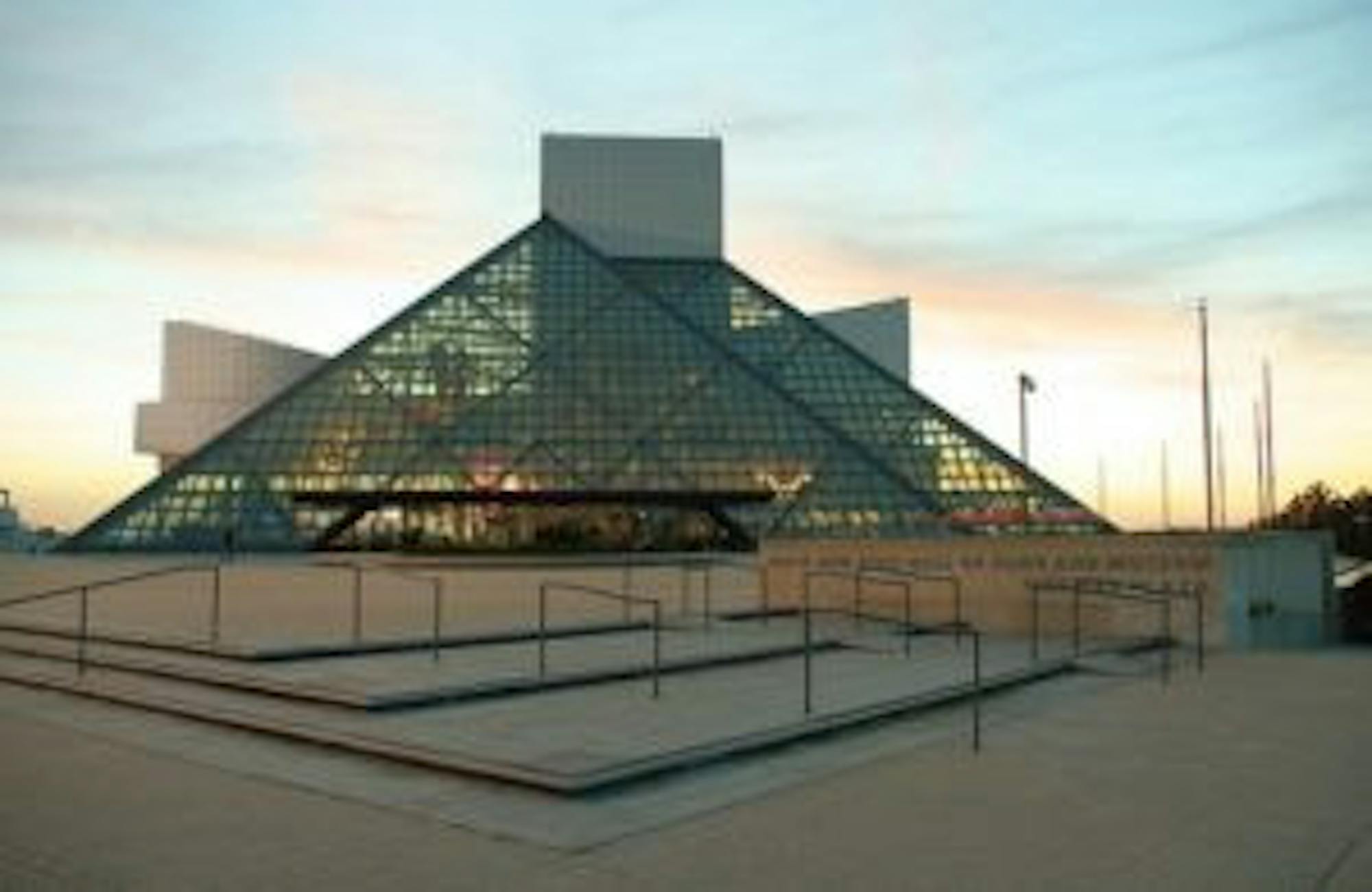 800px-Rock-and-roll-hall-of-fame-sunset-300x195