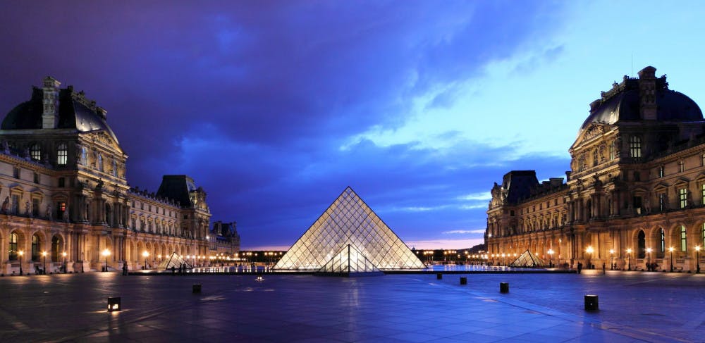 Louvre_at_dusk-scaled