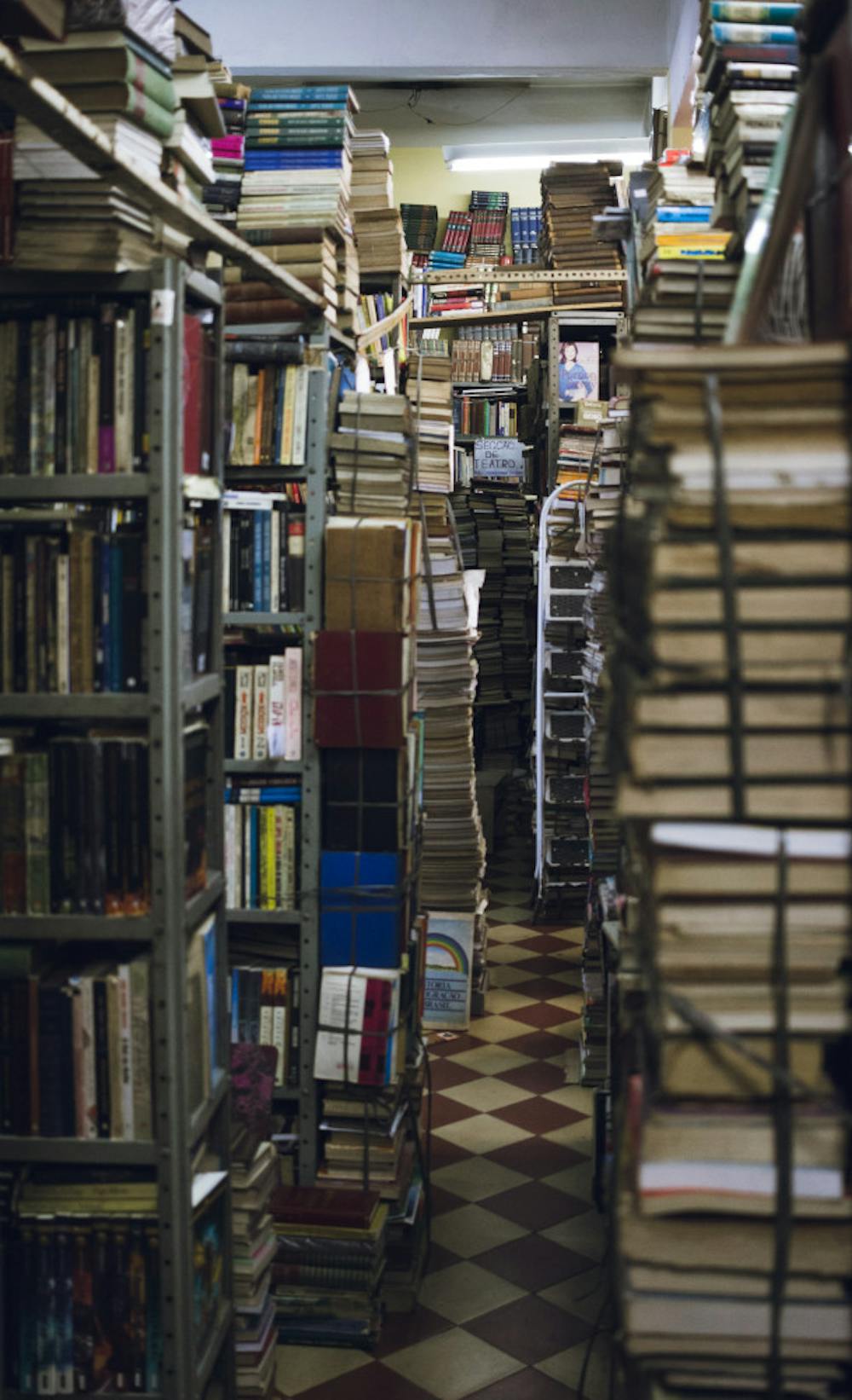 bookcase-books-bookshelves-1853836