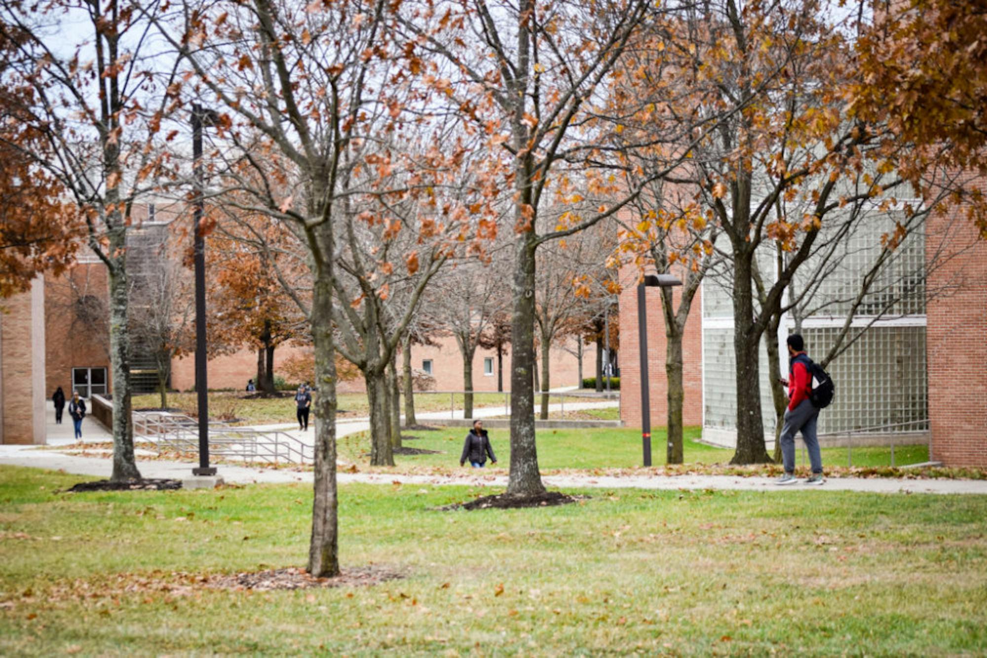 Students around campus | Photo by Jessica Fugett | The Wright State Guardian