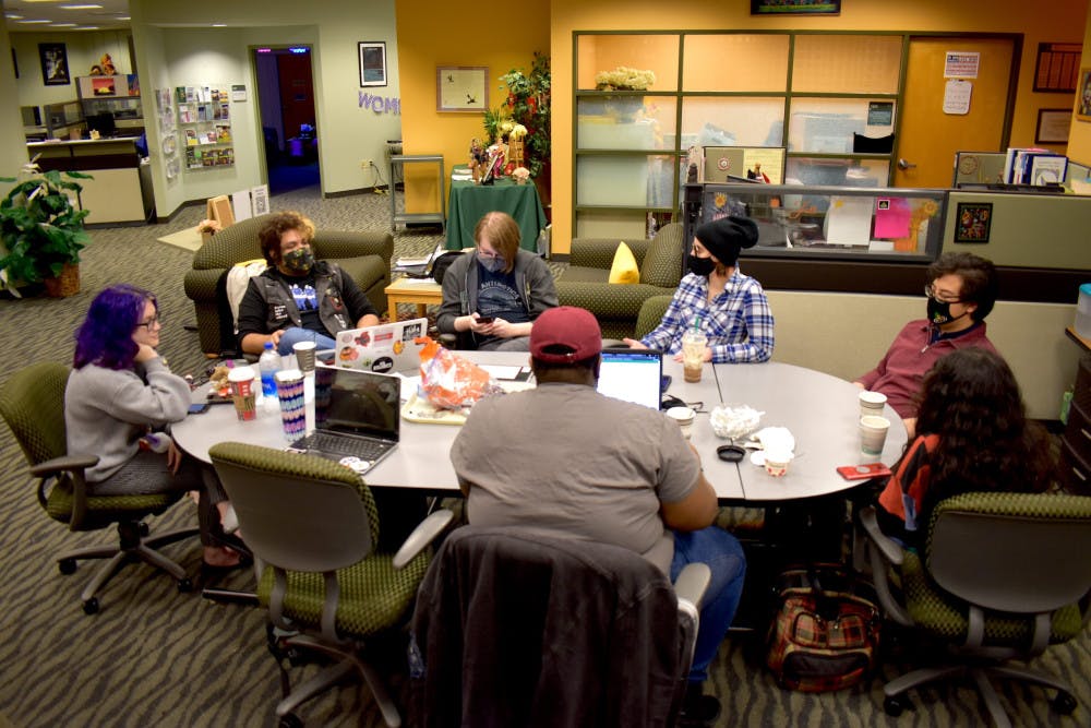 202111-030-06-scaled