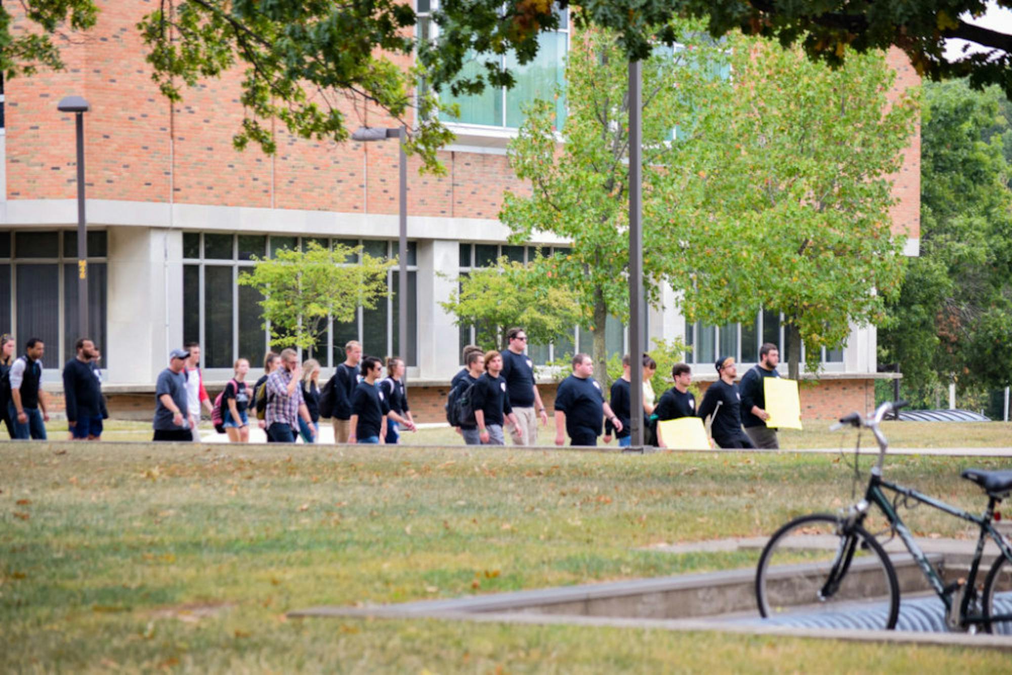 Sigma Phi Epsilon Out of the Darkness Walk | Photo by Jessica Fugett | The Wright State Guardian