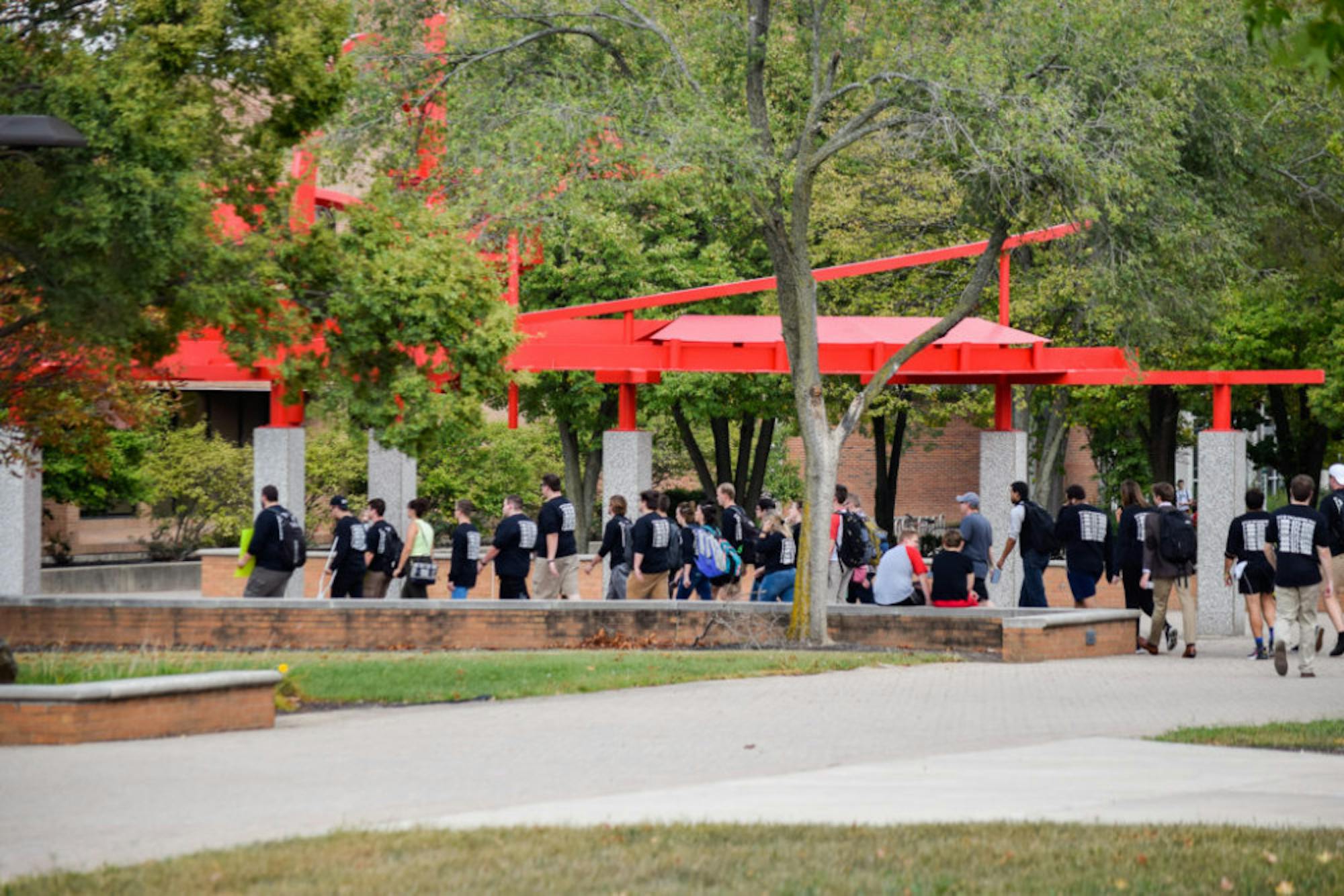 Sigma Phi Epsilon Out of the Darkness Walk | Photo by Jessica Fugett | The Wright State Guardian