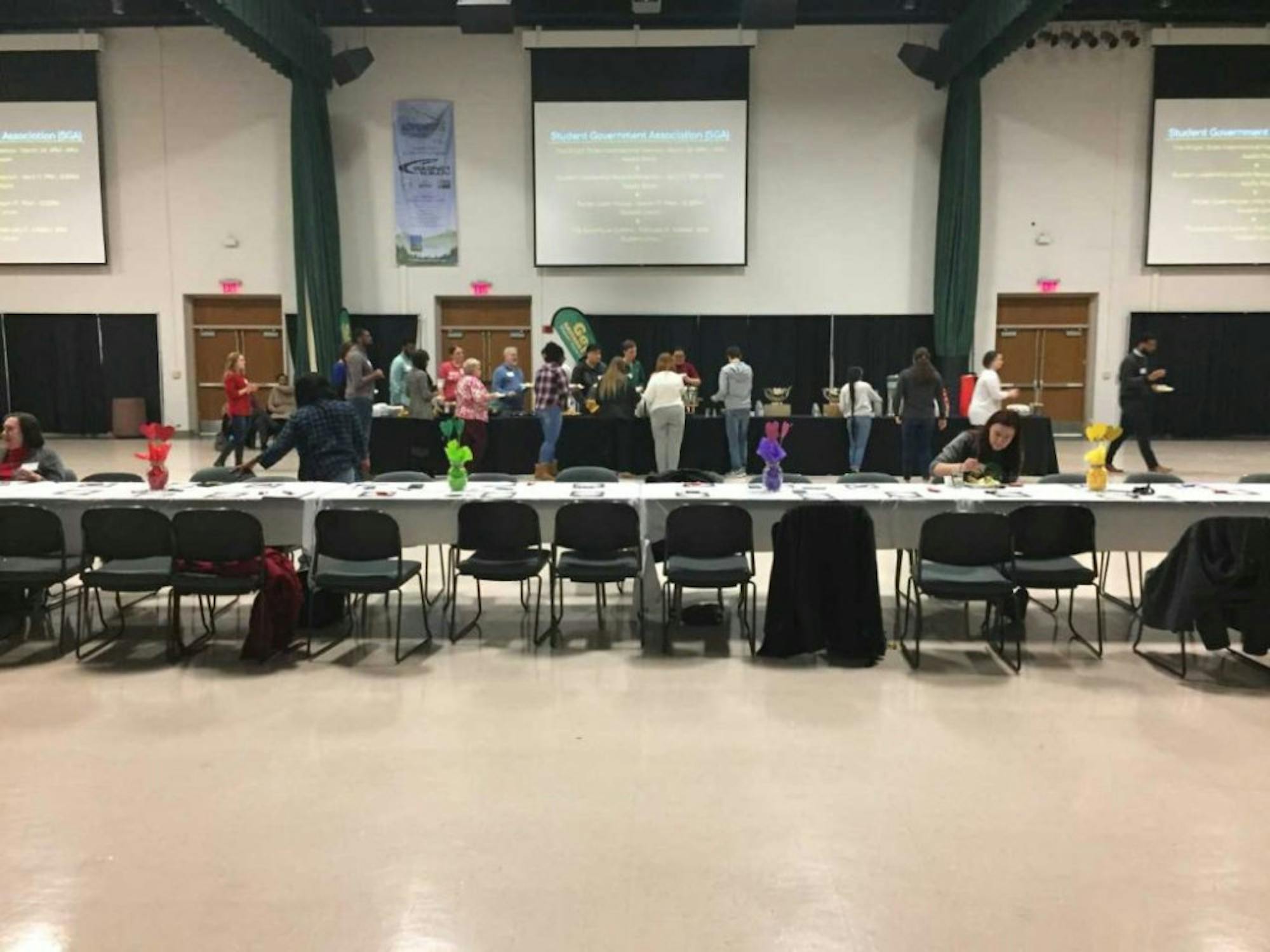 longest-table-1024x768