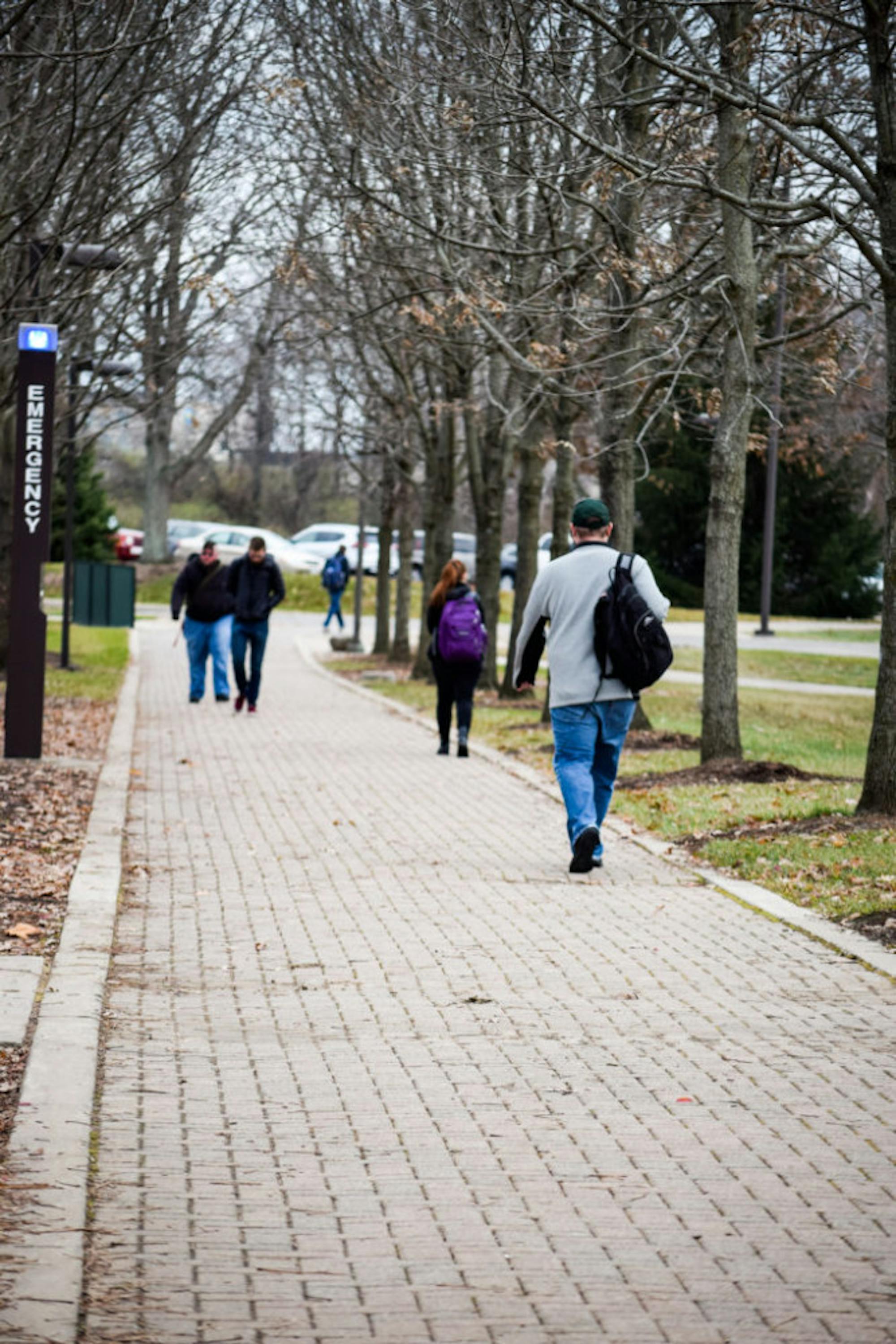 Students around campus | Photo by Jessica Fugett | The Wright State Guardian