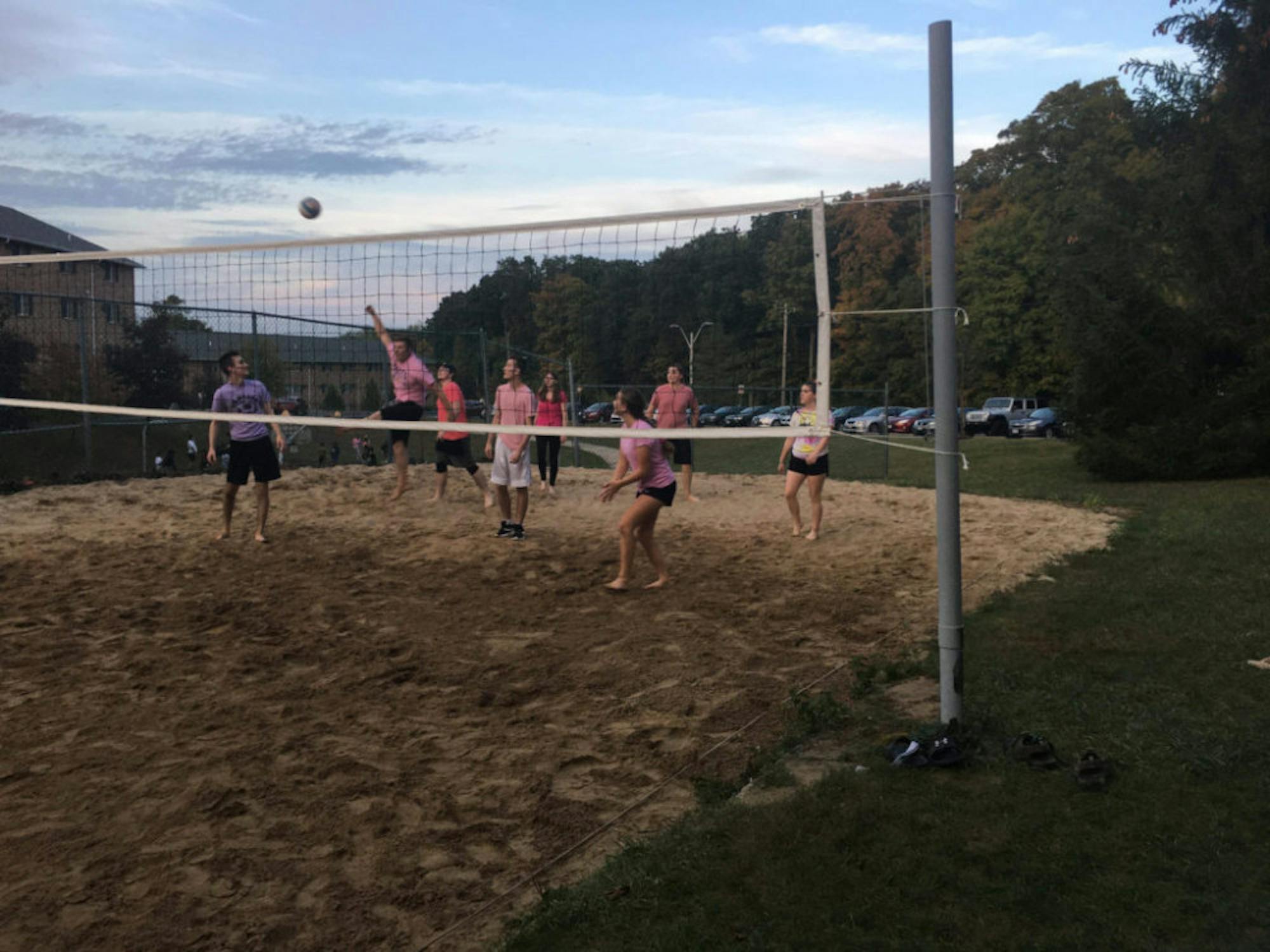 Relay for Life and Bombball teamed up to hold a tournament to raise money for breast cancer awareness. | Photos by Jeff Shehee