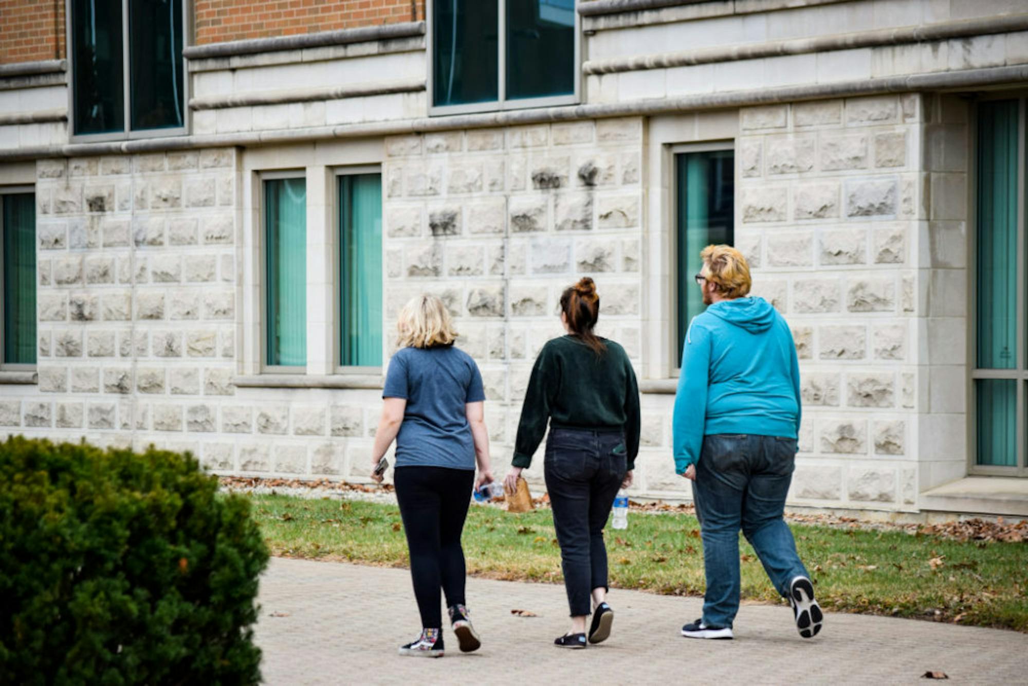 Students around campus | Photo by Jessica Fugett | The Wright State Guardian