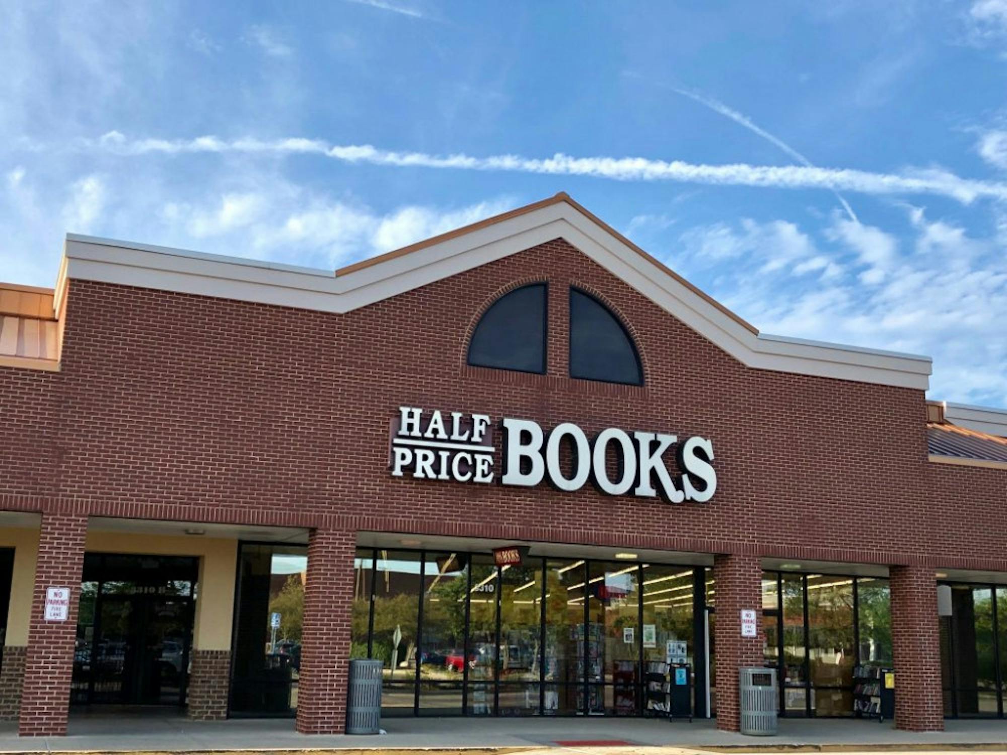 Half Price Books in Beavercreek | Photo by Shaddia Qasem | The Wright State Guardian